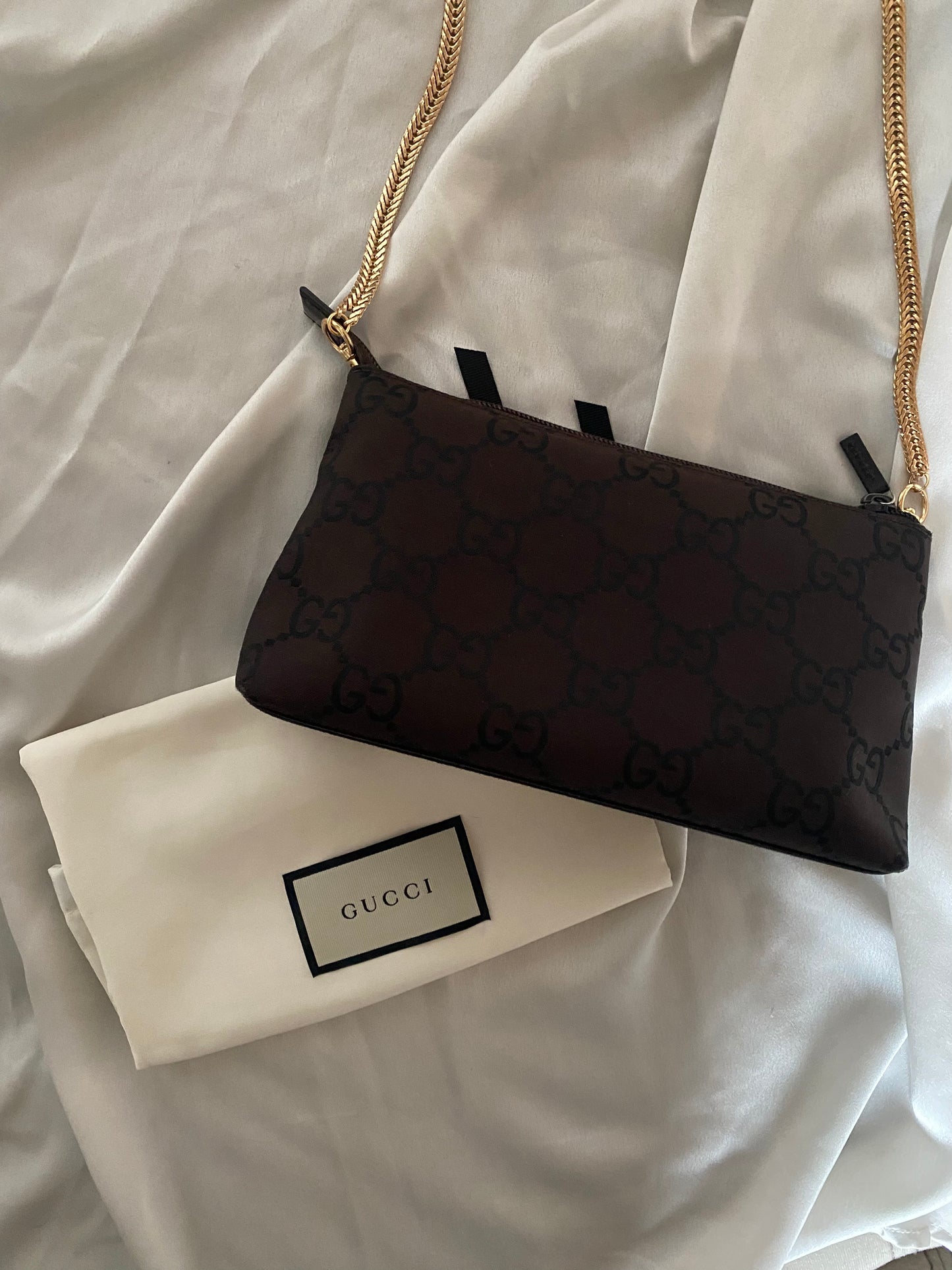 Gucci pochette monogram chocolate