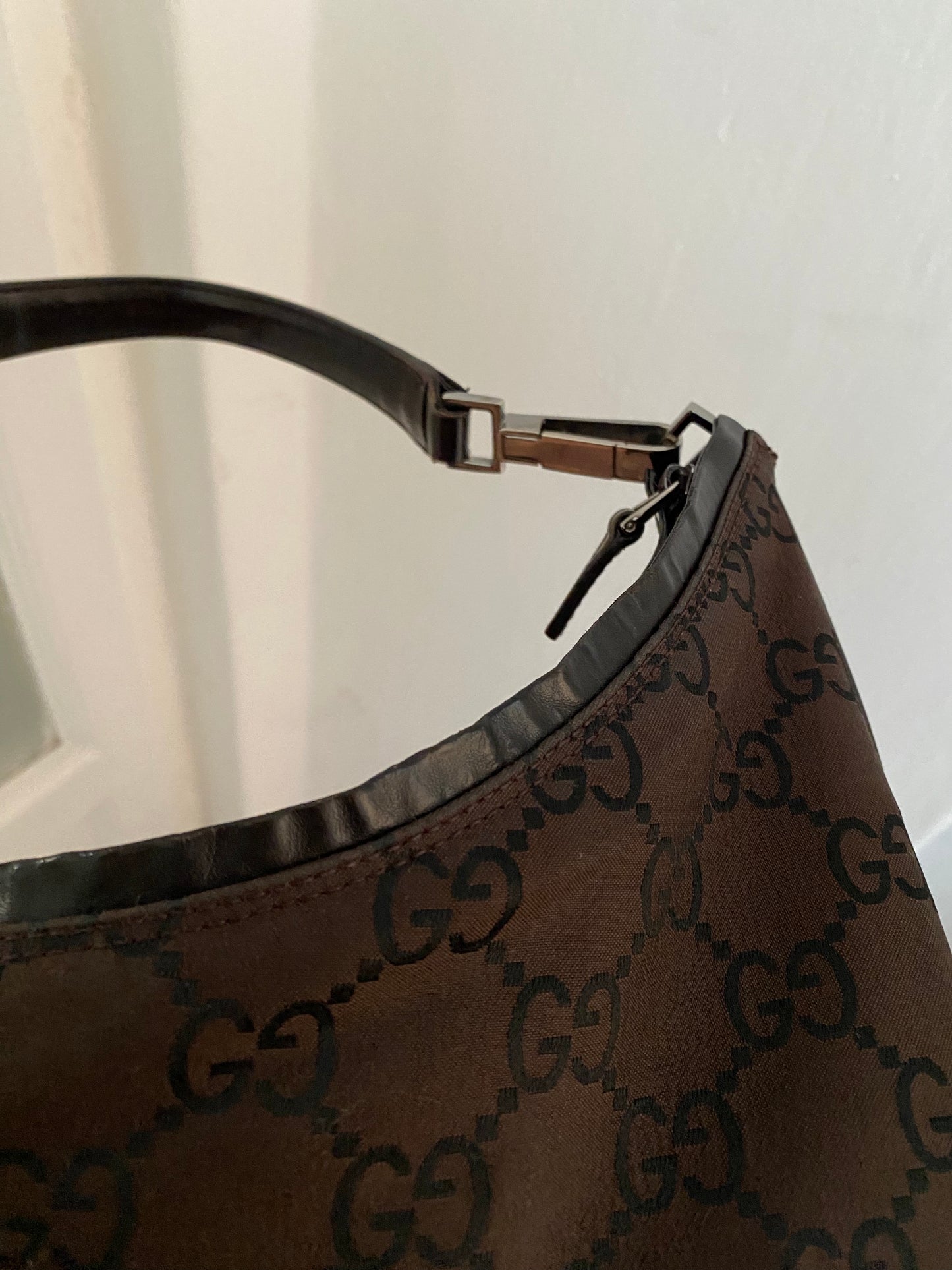 Gucci maxi hobo monogram brown