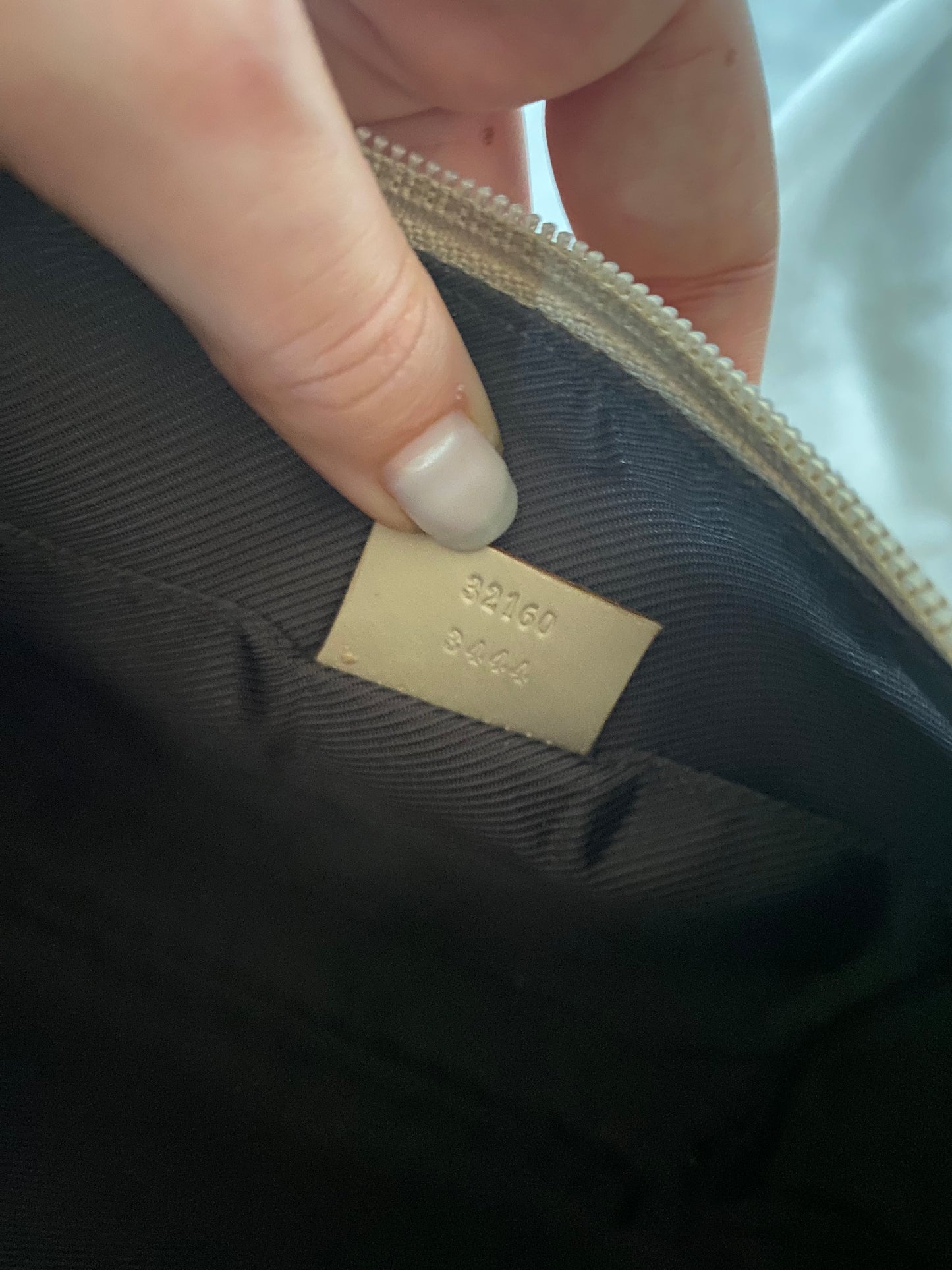 Gucci pochette monogram hobo