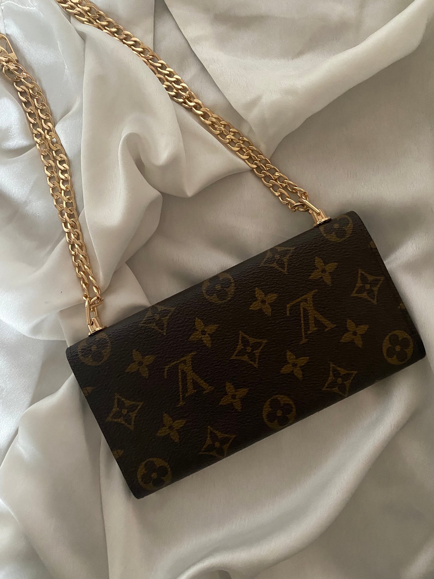 Pochette Louis Vuitton Monogram con interni blu