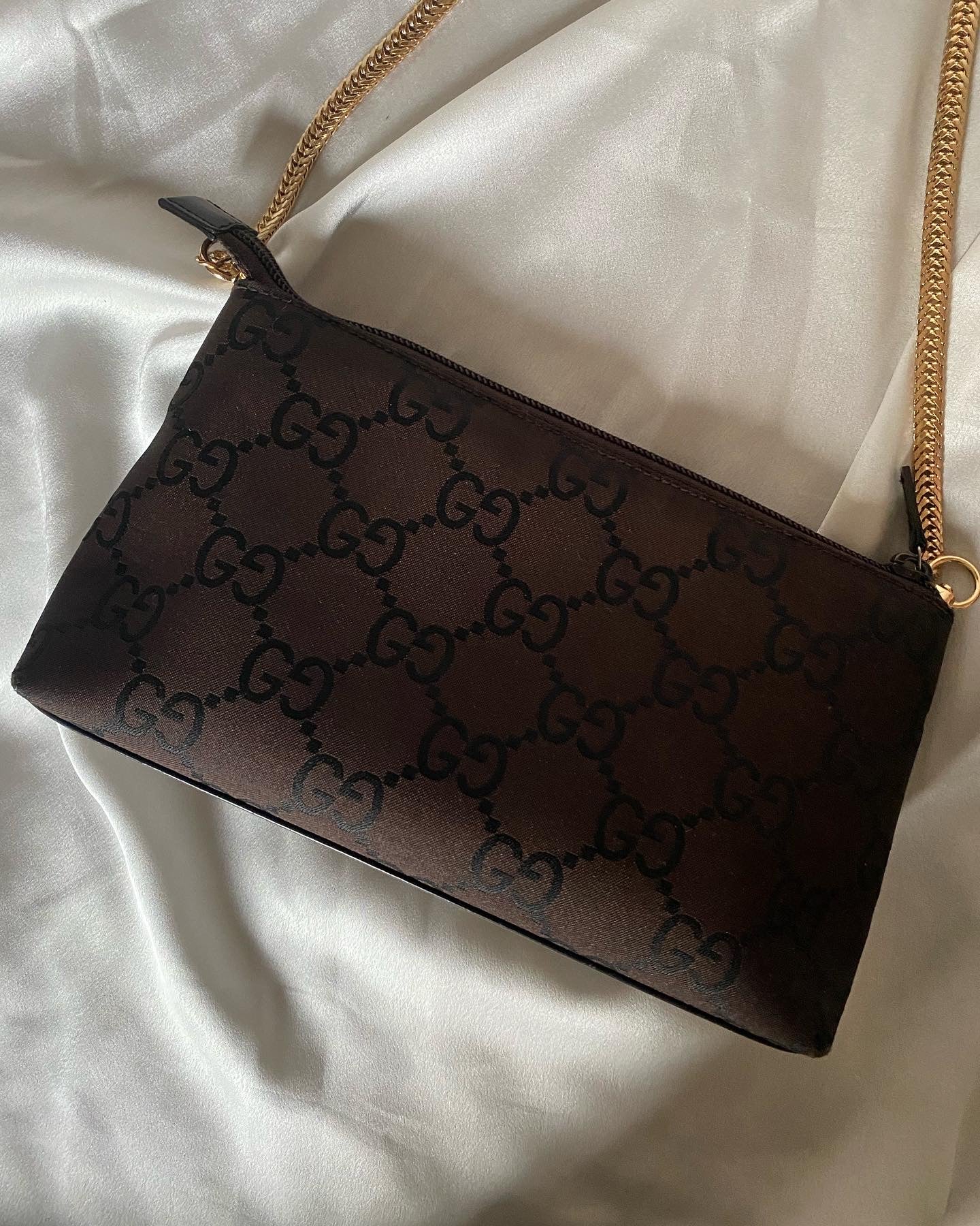 Gucci pochette monogram chocolate