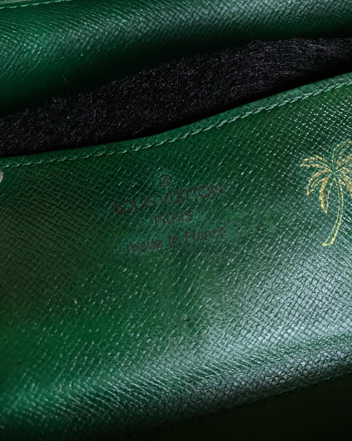 Louis Vuitton pochette classic monogram interno verde