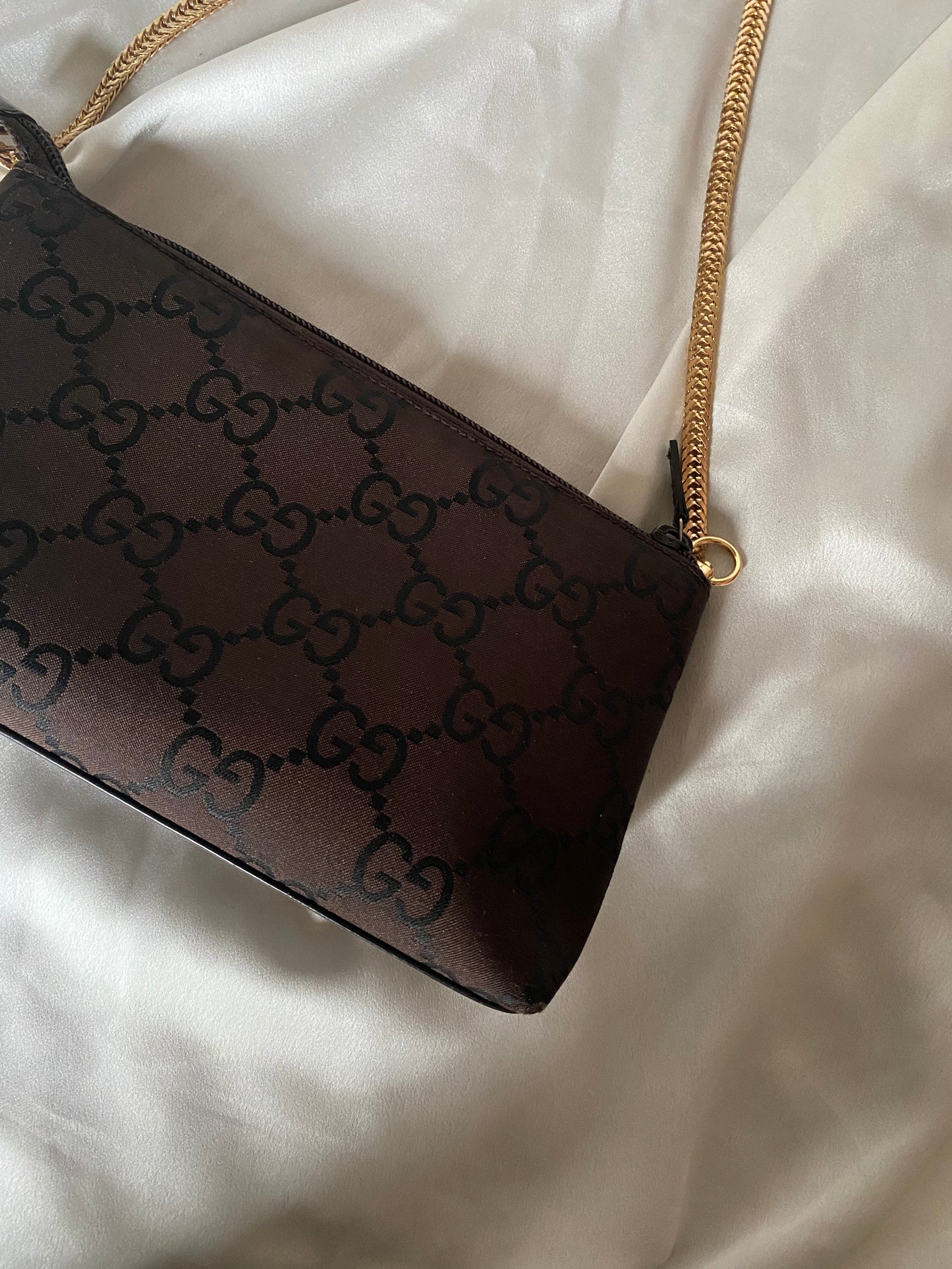 Gucci pochette monogram chocolate