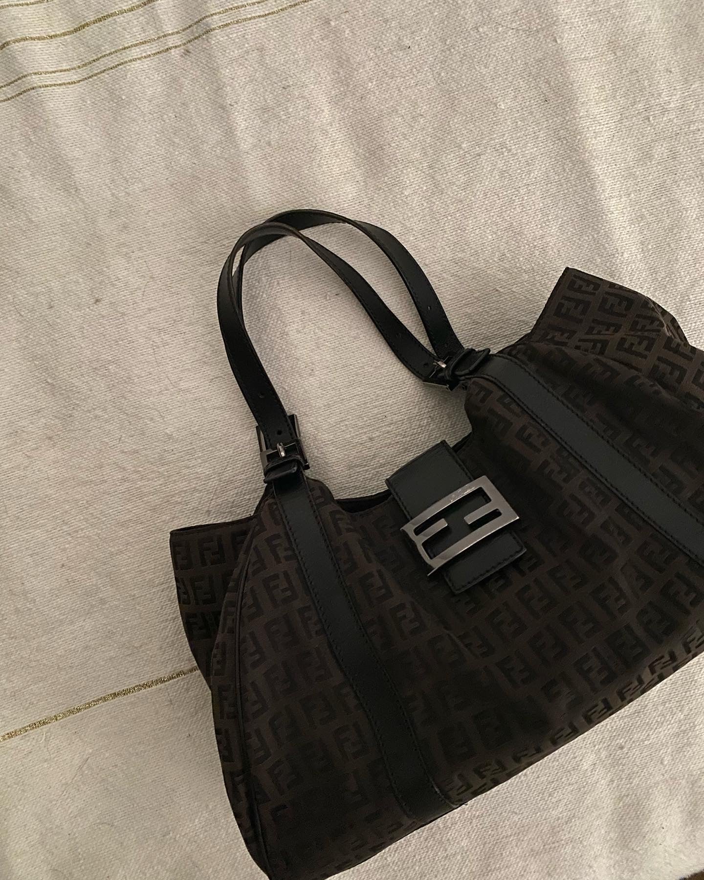 Fendi borsa maxi logo tela zucchino