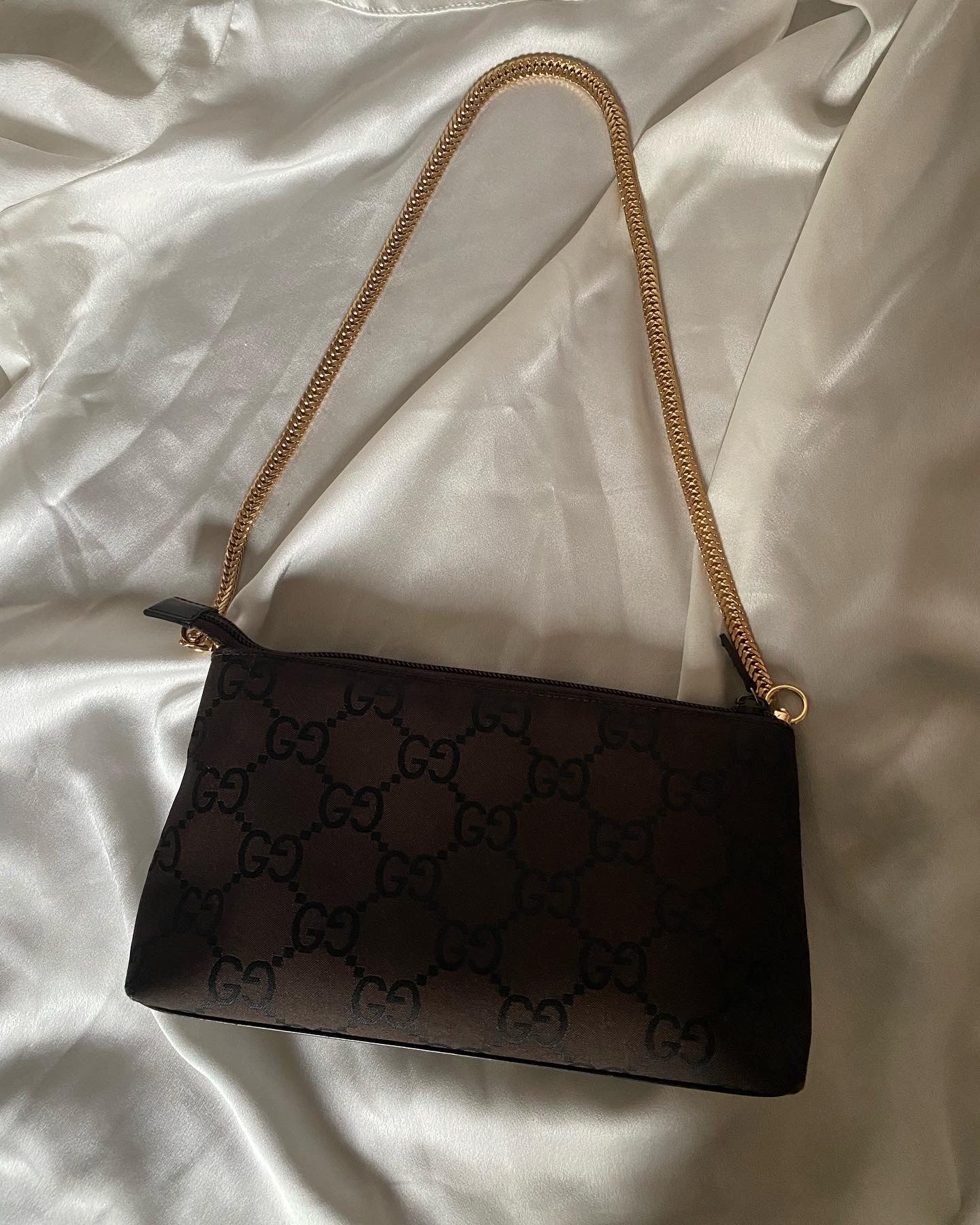 Gucci pochette monogram chocolate