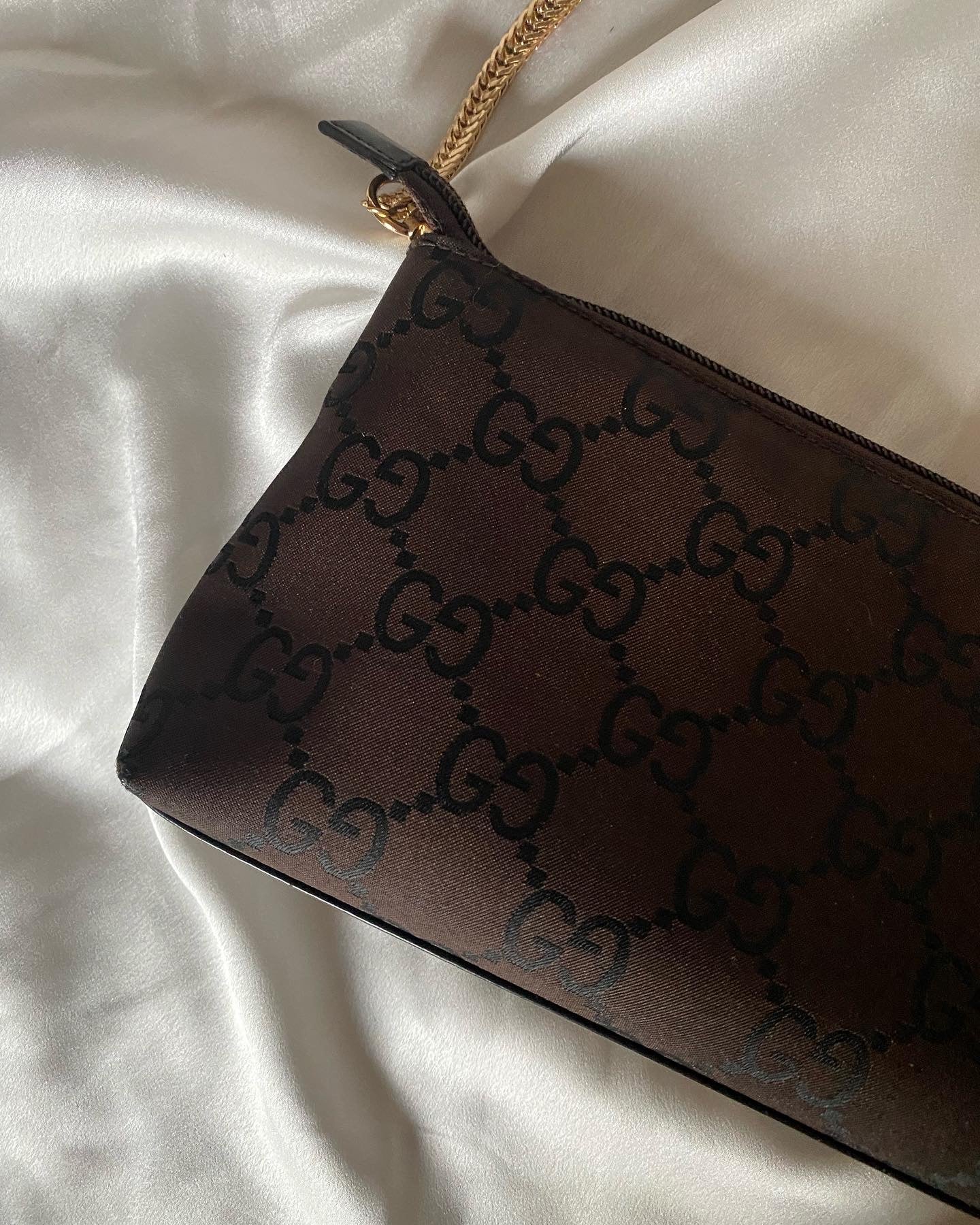 Gucci pochette monogram chocolate