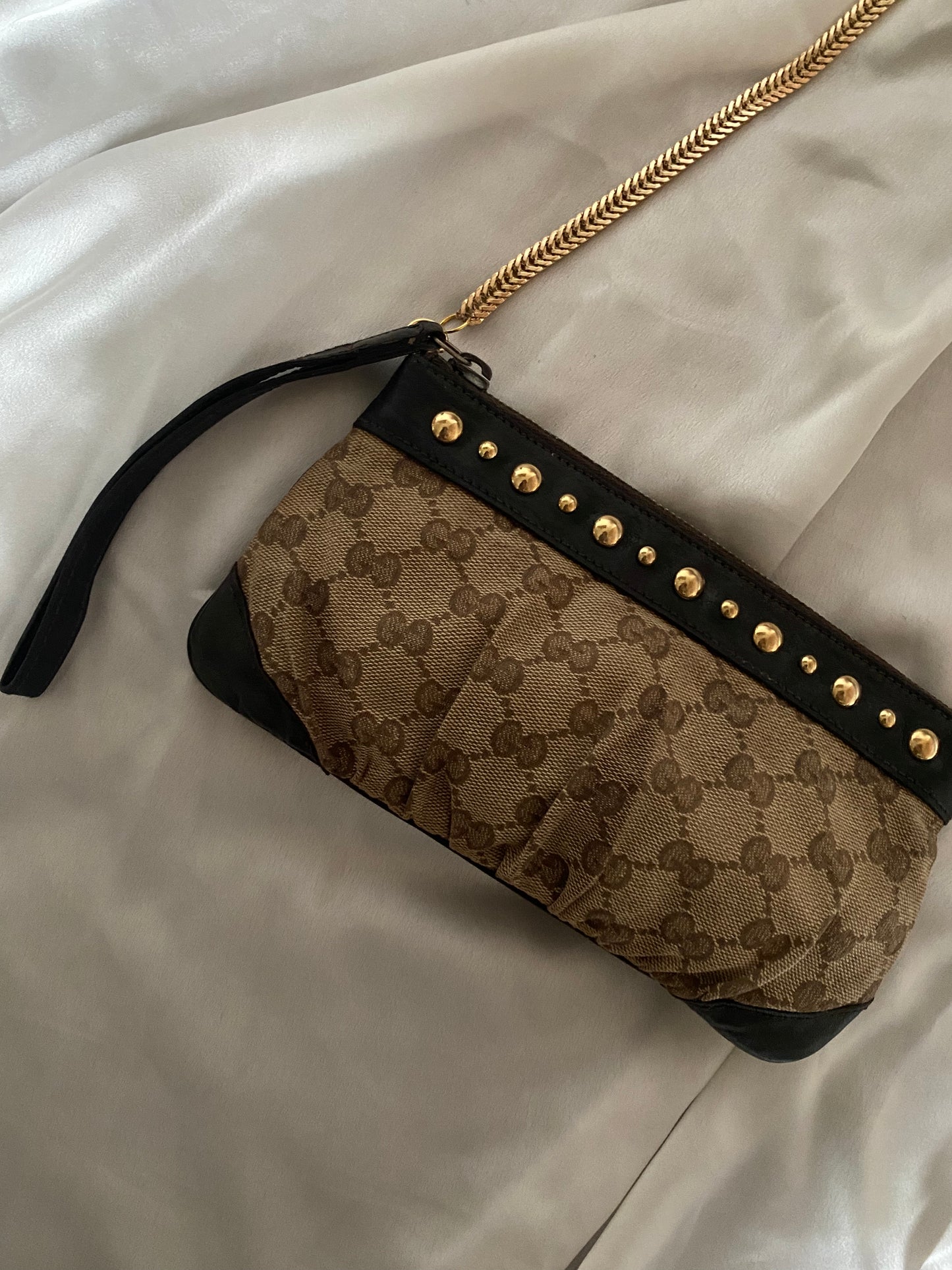 Gucci pochette monogram classic